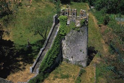 torre da fortaleza de sarria construida  seculo xiii  destruida  seculo xv galicia