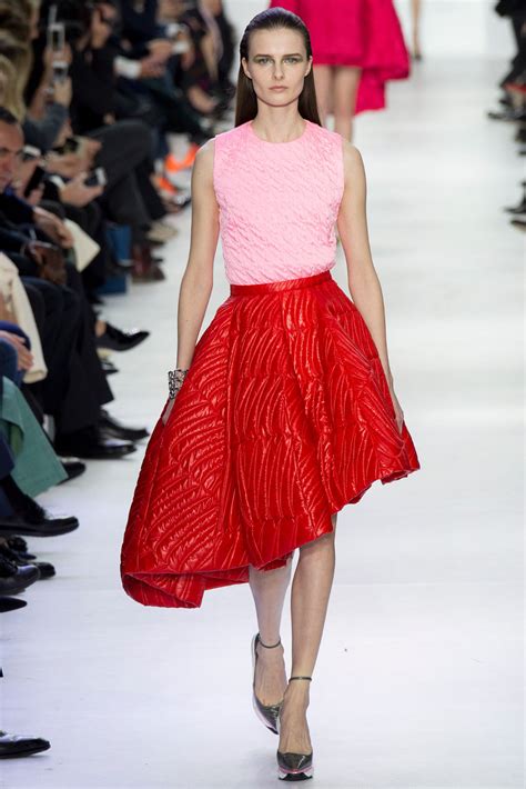 Fashion Qanda Padanan Warna Untuk Busana Merah