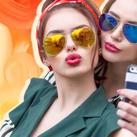 how to take the best selfie with influencer tips