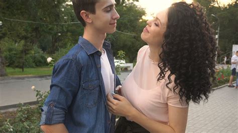 Couple Teens Kissing Youtube