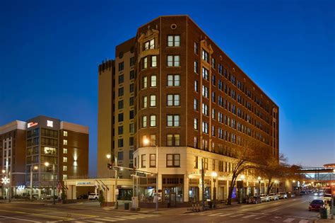 doubletree  hilton hotel memphis downtown updated  tn