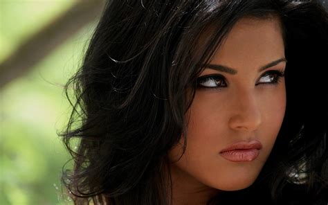 Cute Sunny Leone Latest Hot Hd Wallpapers Most Searched Actress In