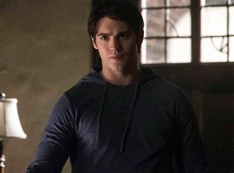 Vampire Diaries Star Campaigns For Arrow Gig E Online