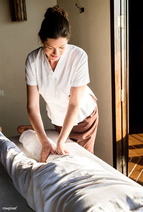 female massage therapist giving  massage   spa premium image