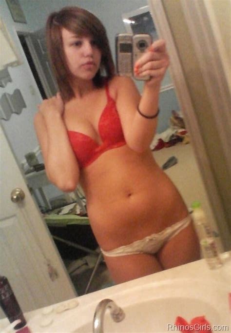 amateur girls taking selfshots in their bathrooms gallery 11 pichunter