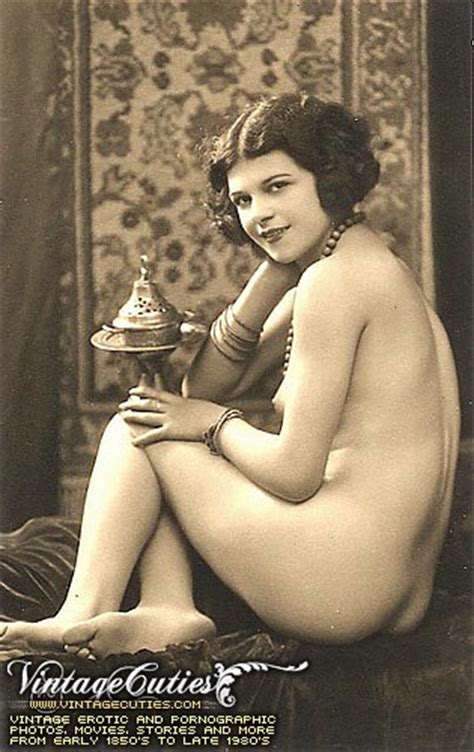 Vintage Photos Of All Nude Ladies In 1930s Posing So