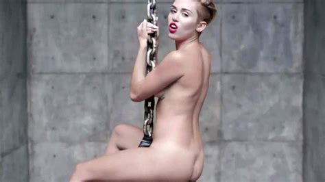 miley cyrus nude leaked pics and real porn [2020 update]