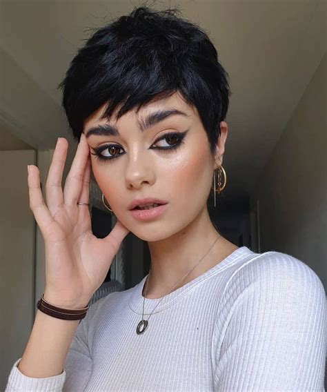 10 stylish short haircuts for thick hair