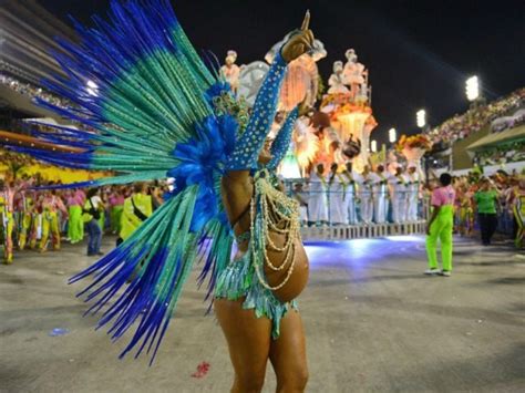 pregnant women defy zika at brazil carnival