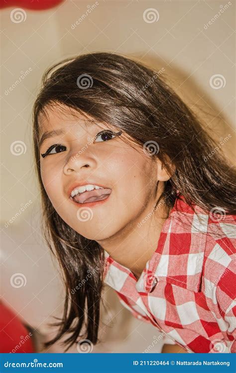 Long Haired Girl In Red Plaid Shirt Make Up Her Lips Look Innocent