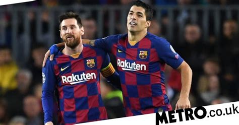luis suarez reacts after lionel messi hands in barcelona transfer