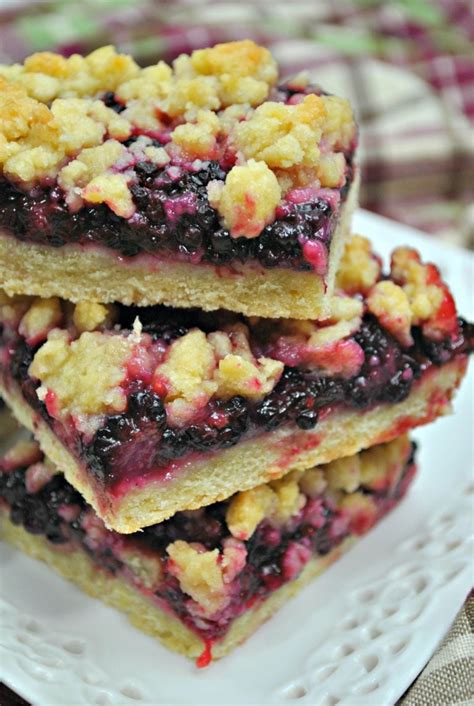 blackberry pie crumble bars