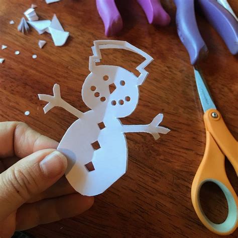 How To Make A Snowman Paper Snowflake Diy Christmas Snowflakes Xmas