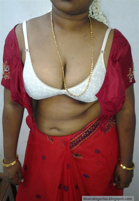 desi bhabhi ass in saree hd pics साड़ी उठा के गांड दिखाई