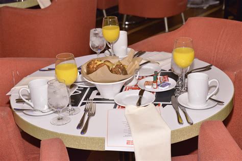 set  table  breakfast transit hotels