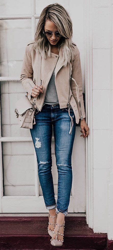 20 Spring Outfits With Ripped Jeans That Are Worth Copying
