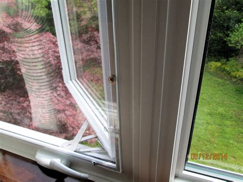 installing air conditioner  crank  window generoustee