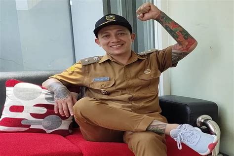 Viral Kepala Desa Bertato Ternyata Ini Syarat Menjadi Kepala Desa