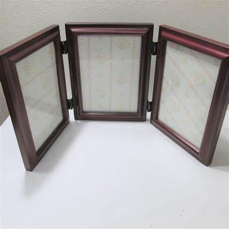 tri fold picture frame