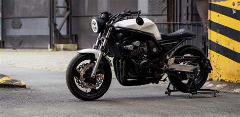 cafe racer yamaha fazer  par blackout customs