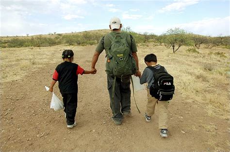 Desperation On Unforgiving Arizona Mexico Border The New York Times