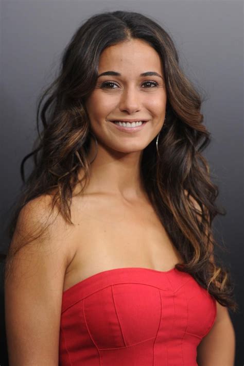 emmanuelle chriqui hot and spicy look pics in short clothes