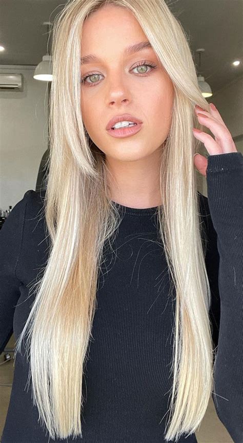33 Cute Blonde Hair Color Trends 2022 Blonde With Curtain Bangs