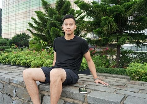 wearing  kydra flex shorts  hong kong  tech traveller