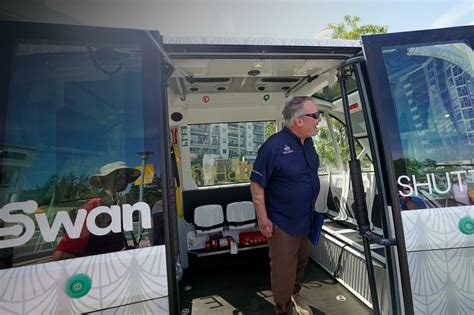 orlando florida debuts  driving shuttle   whisk passengers  downtown