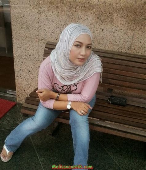 Foto Tante Muda Bandung Cantik Pakai Hijab Hot