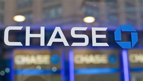 chase forgave   credit card debt   canadian customers quartz