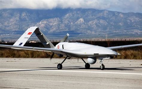 los drones turcos  los  el ejercito de ucrania enfrenta el avance de las tropas rusas
