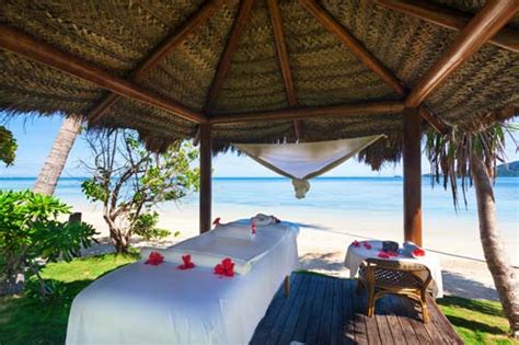 locals guide    luxurious spa treatments  fiji crowdink