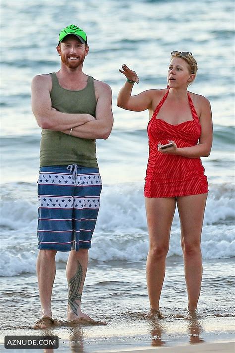 Jodie Sweetin Sexy On The Beach In Hawaii Rocking A Red Vintage Bathing