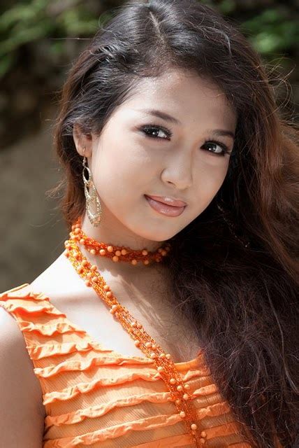 Myanmar Celebrity Hot Model San Yati Moe Myint Photo