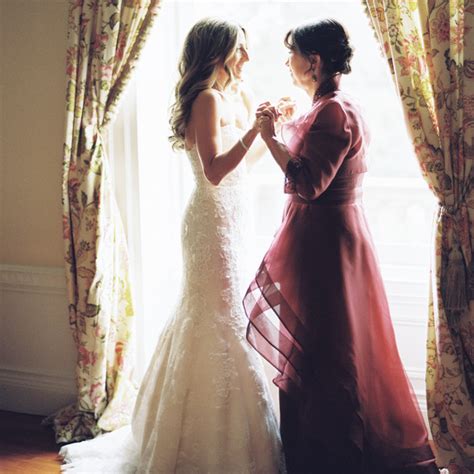 these sweet mother daughter wedding moments will melt your