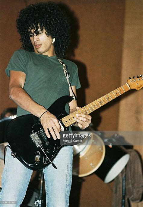 Slash With A Fender Stratocaster Slash The Duff Saul Hudson