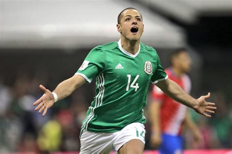 javier chicharito hernandez equals mexicos  time scoring record