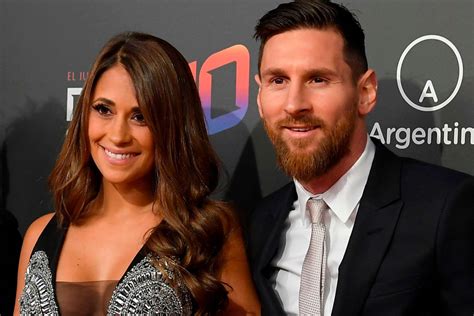 who is lionel messi s wife antonella roccuzzo and how long have they