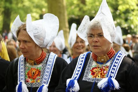 traditional dutch clothing travell  culture