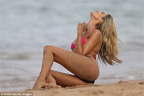 natalie roser flaunts her very pert derrière at the beach in sydney daily mail online