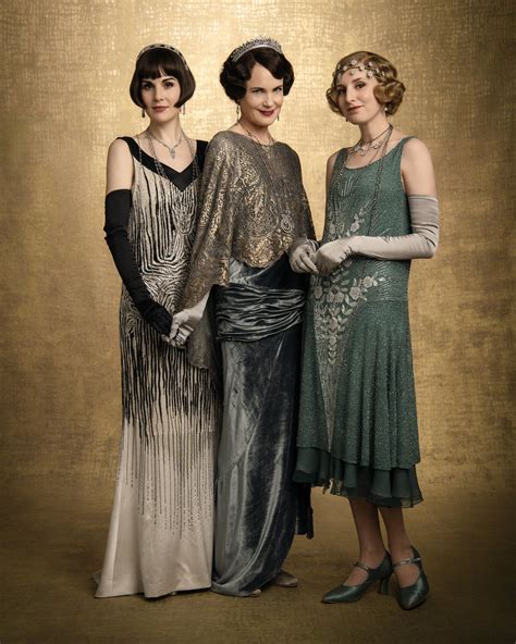 sunday  outfits  downton abbey perfectly marry       seattle times