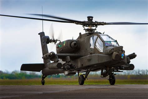 apache helikopters trainen  noord nederland