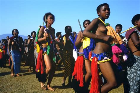 zulu girls attend umhlanga the annual reed dance festival of swaziland south za nguni zulu