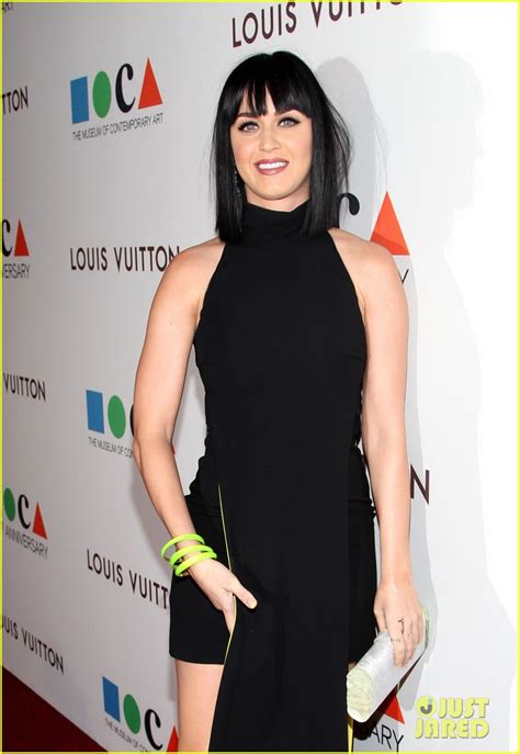 katy perry shows some leg in sexy dress at moca gala 2014 photo