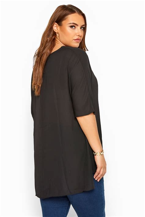 zwarte blouse met langere achterkant en sierknopen grote maten    clothing