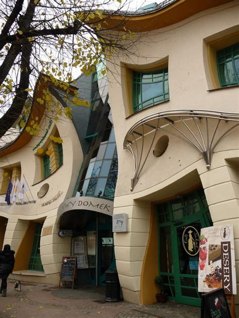 krzywy domek mind blogging crooked house in poland