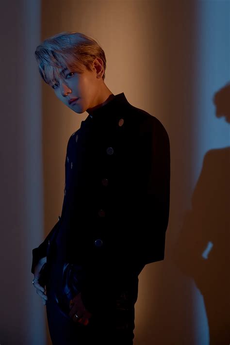 baekhyun exo tampil  konsep day  night