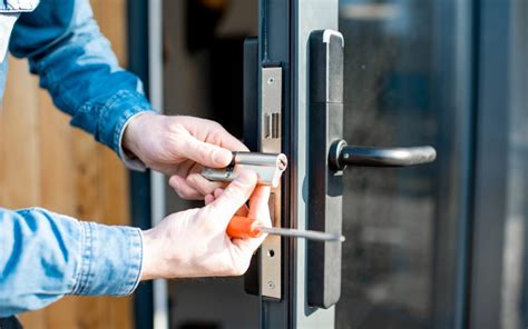choosing   door lock  deadbolts  latches  understanding  differences bode