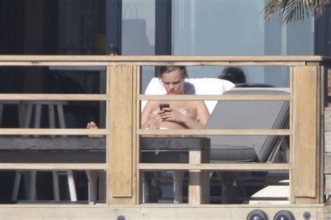 cara delevingne topless paparazzi the fappening 2014 2019 celebrity photo leaks